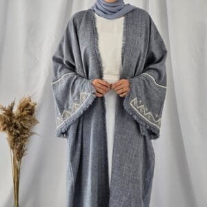 Linen abaya kimono grise à franges et manches perlées