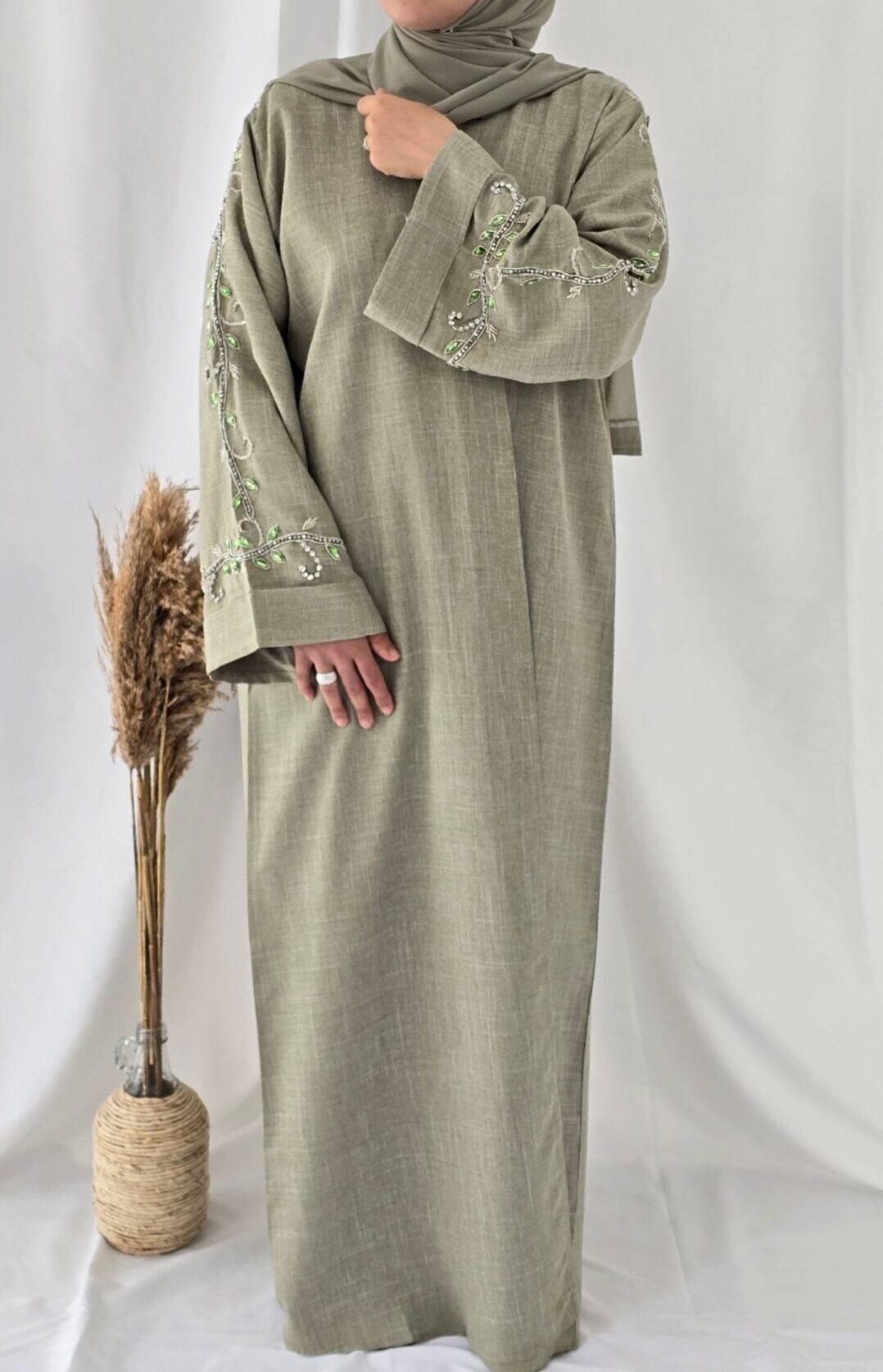 Linen abaya kimono verte perlée – Image 3