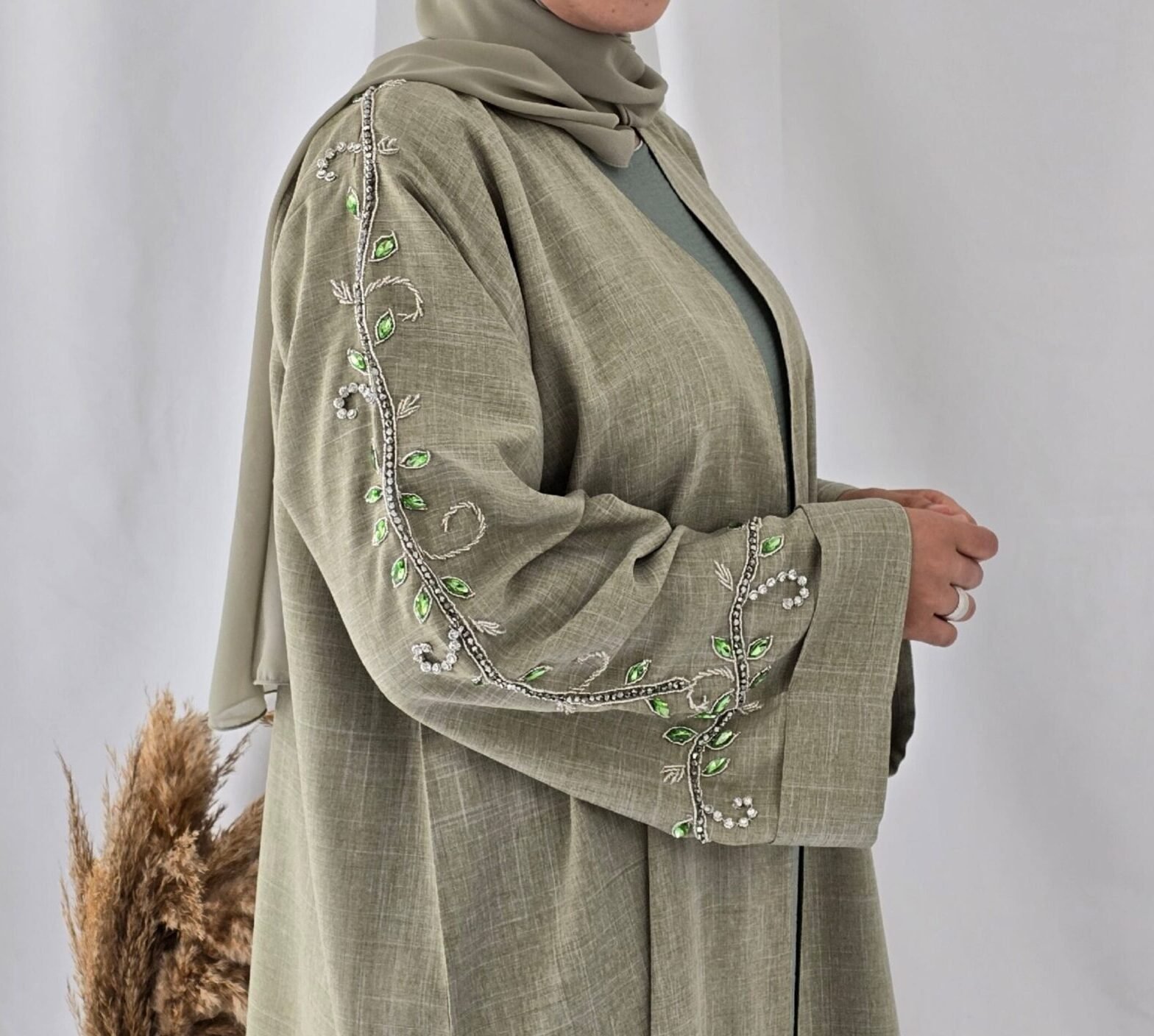 Linen abaya kimono verte perlée – Image 2